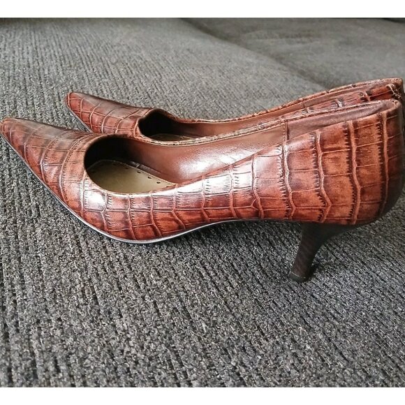 Nine & Co Women's Size 7.5 Chocolate Brown Leather Croc Embossed Kitten Heels - Picture 3 of 6